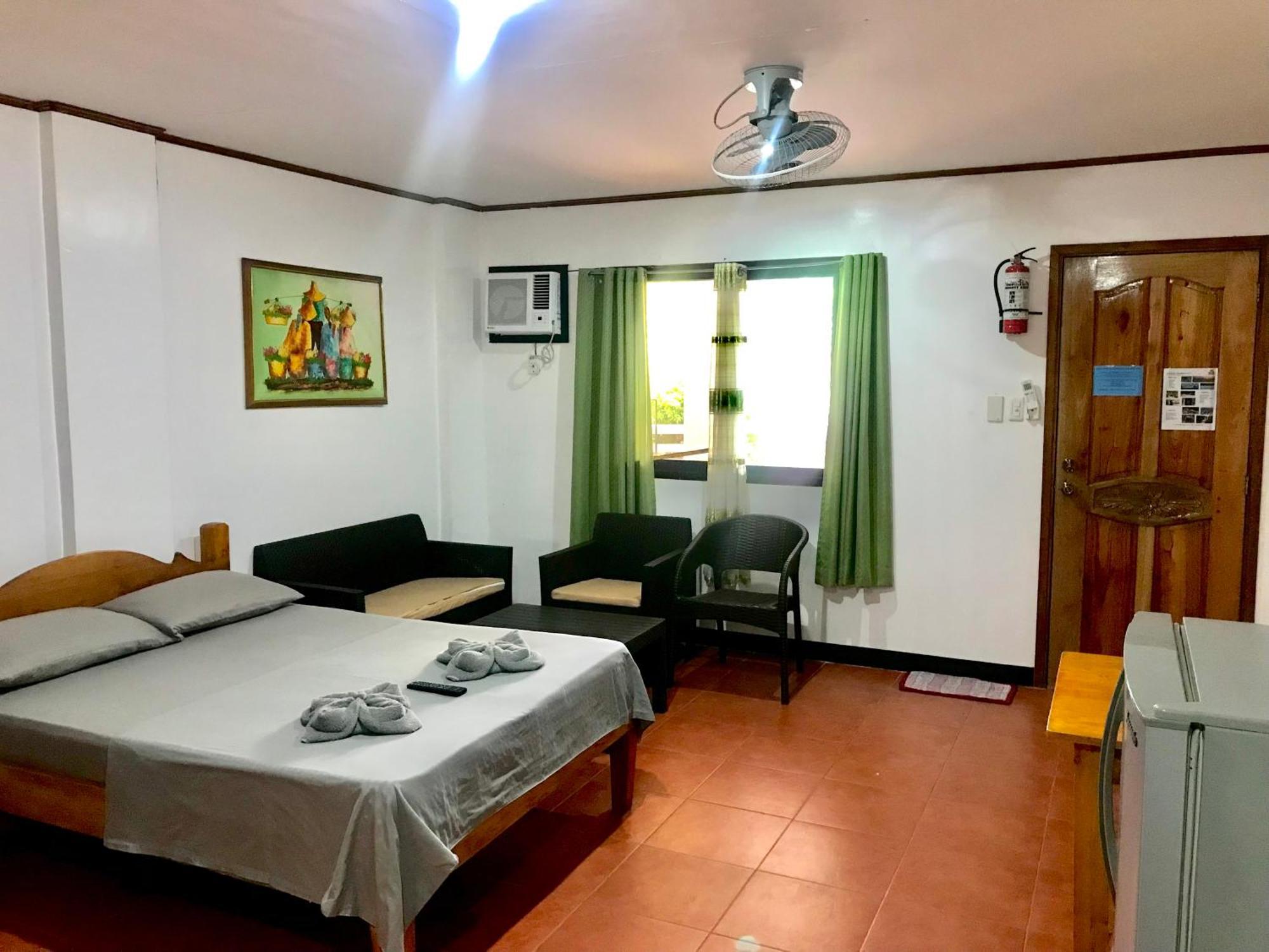 Badladz Staycation Condos Puerto Galera Exterior foto