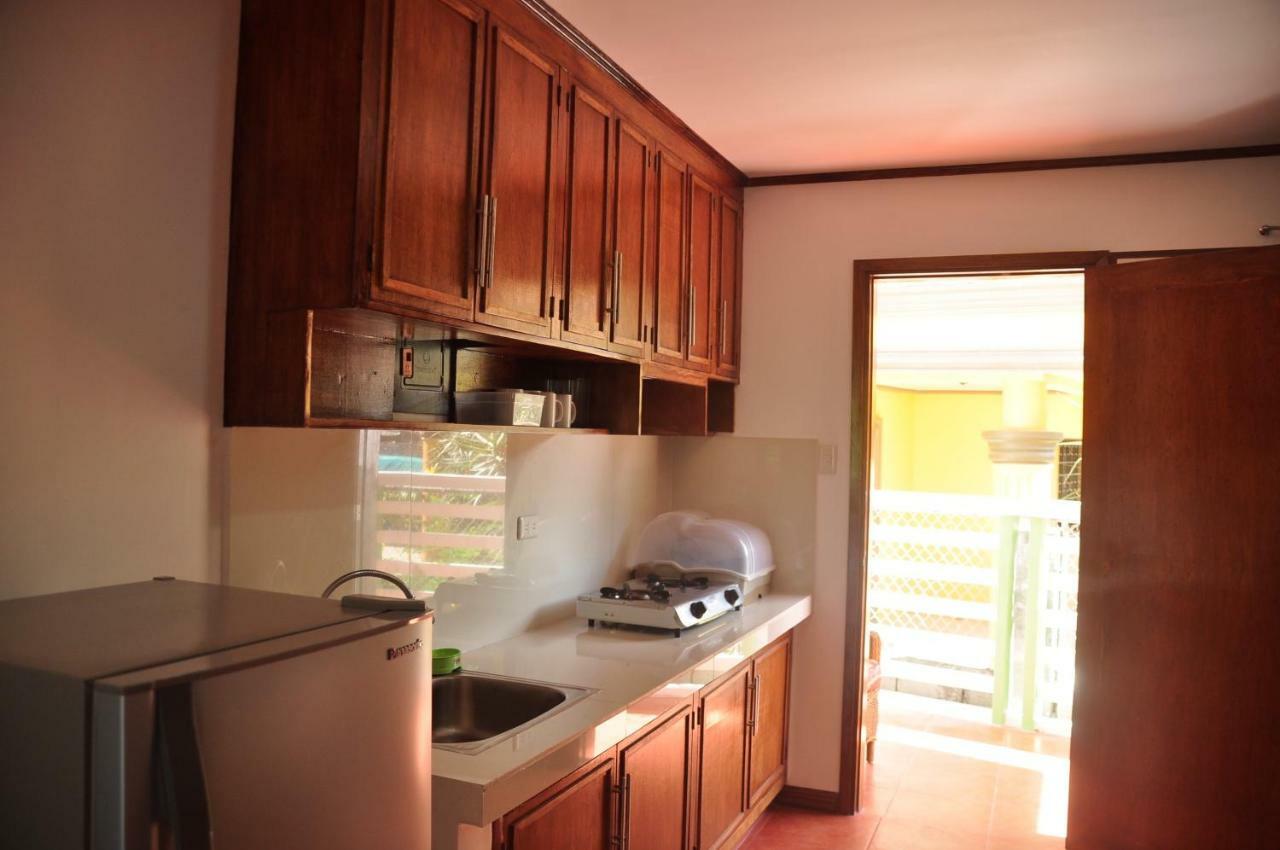 Badladz Staycation Condos Puerto Galera Exterior foto