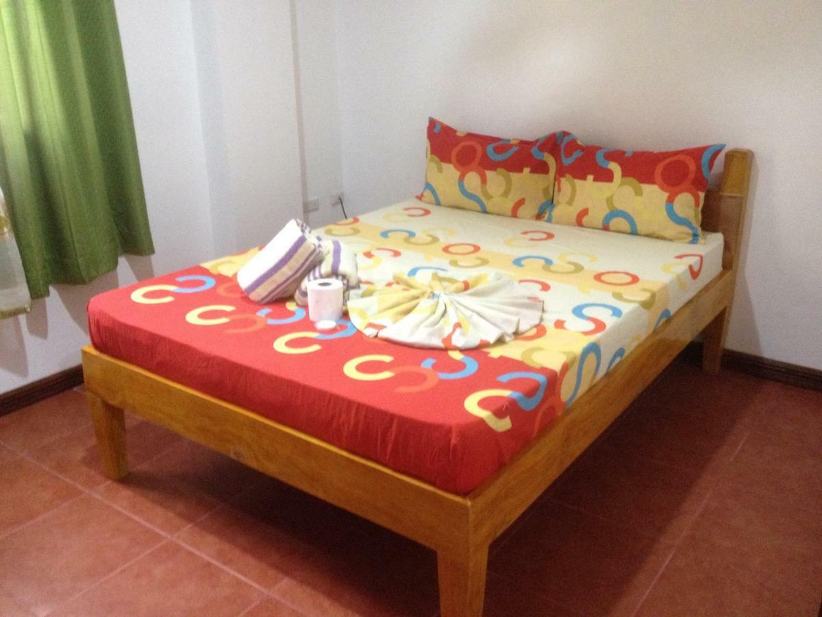 Badladz Staycation Condos Puerto Galera Exterior foto